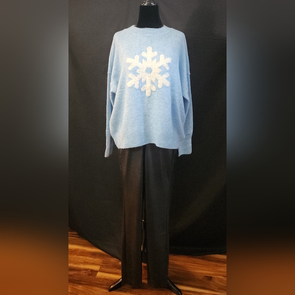 Vince Camuto Oversized Fuzzy Snowflake Sweater in Blue Sizes S-XXXL - Picture 5 of 13